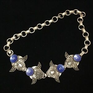 Metal necklace with blue decorative limks